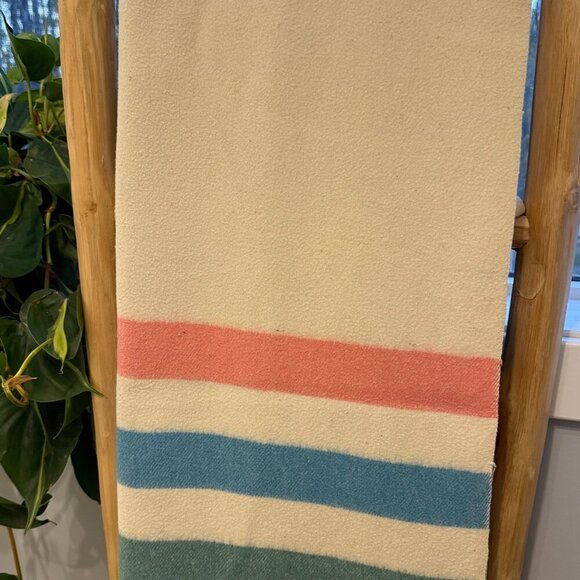 Genuine Woolcot Blanket Canadian Made - Picture 1 of 5